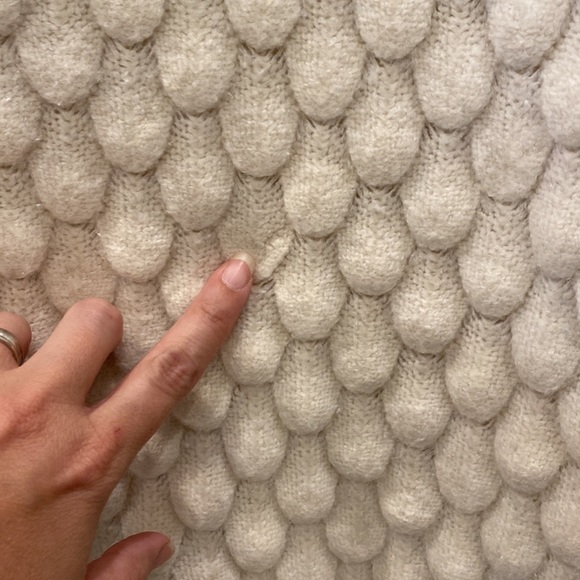 Gibson Latimer Puffy Honeycomb White Sweater. Size Large - Picture 7 of 9